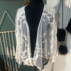 BCBG Generation Ivory Sheer Lace Embroidered Tie Front Kimono Boho OSFM